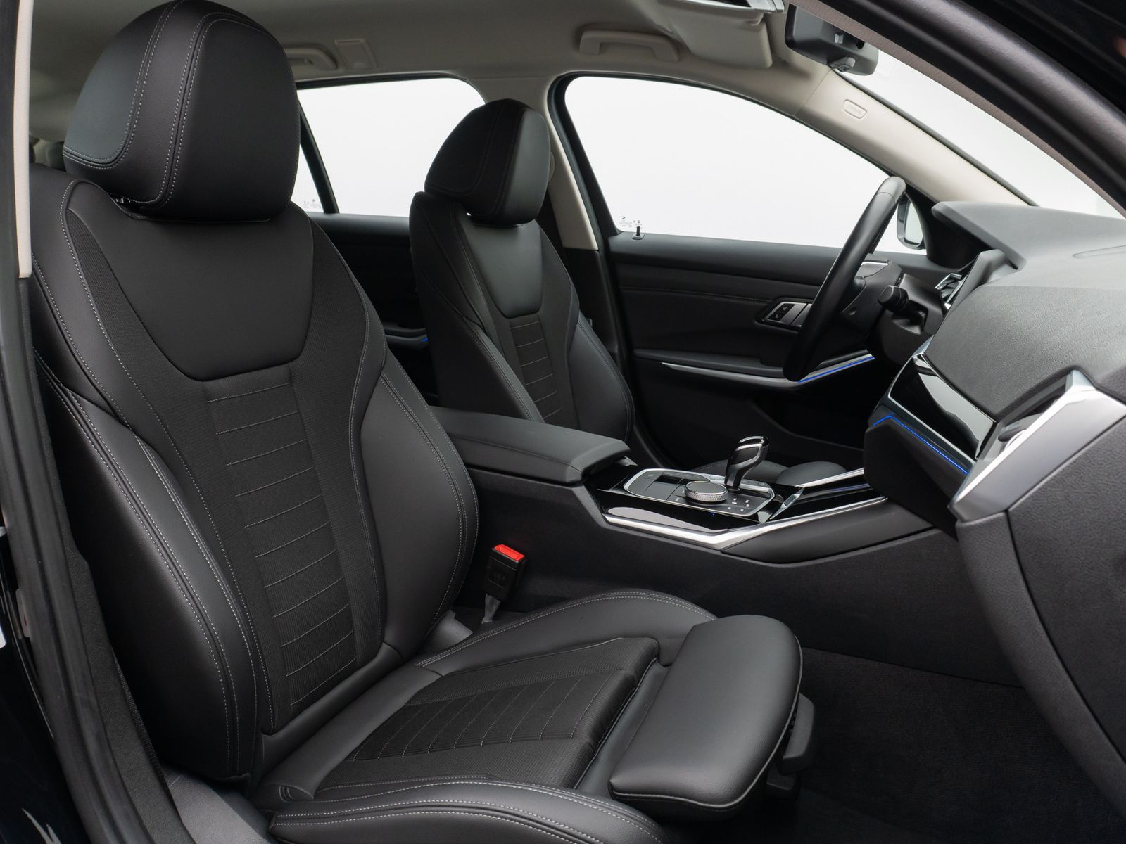 Fahrzeugabbildung BMW 320d SportLine DAB PDC Geschwindigkeitsreg Alarm