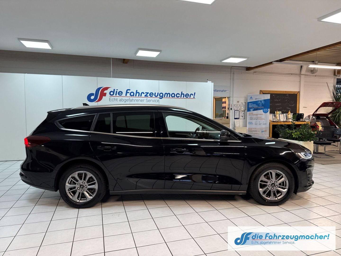 Fahrzeugabbildung Ford Focus Turnier Titanium X Navi Digitales Cockpit