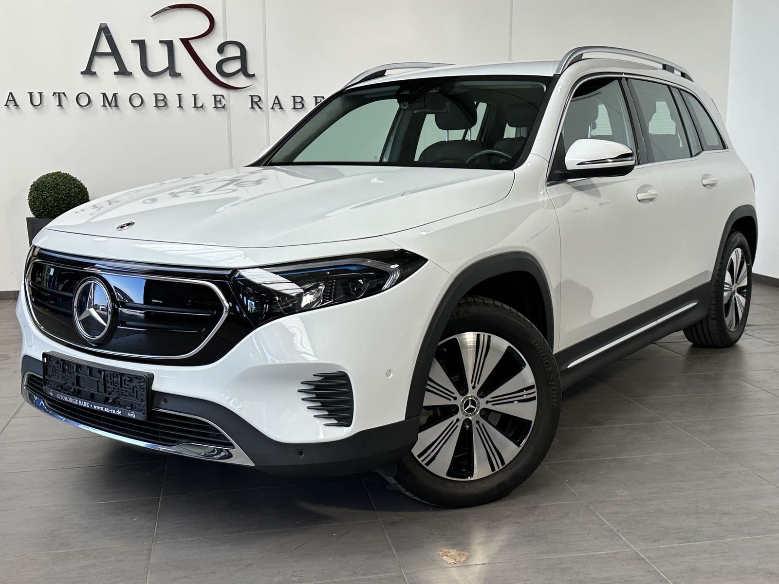 Fahrzeugabbildung Mercedes-Benz EQB 300 Progressive 4Matic NAV+LED+KAMERA+TOTWIN