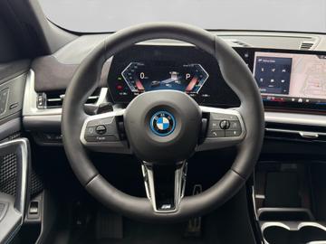 2026 BMW IX2 缩略图 19