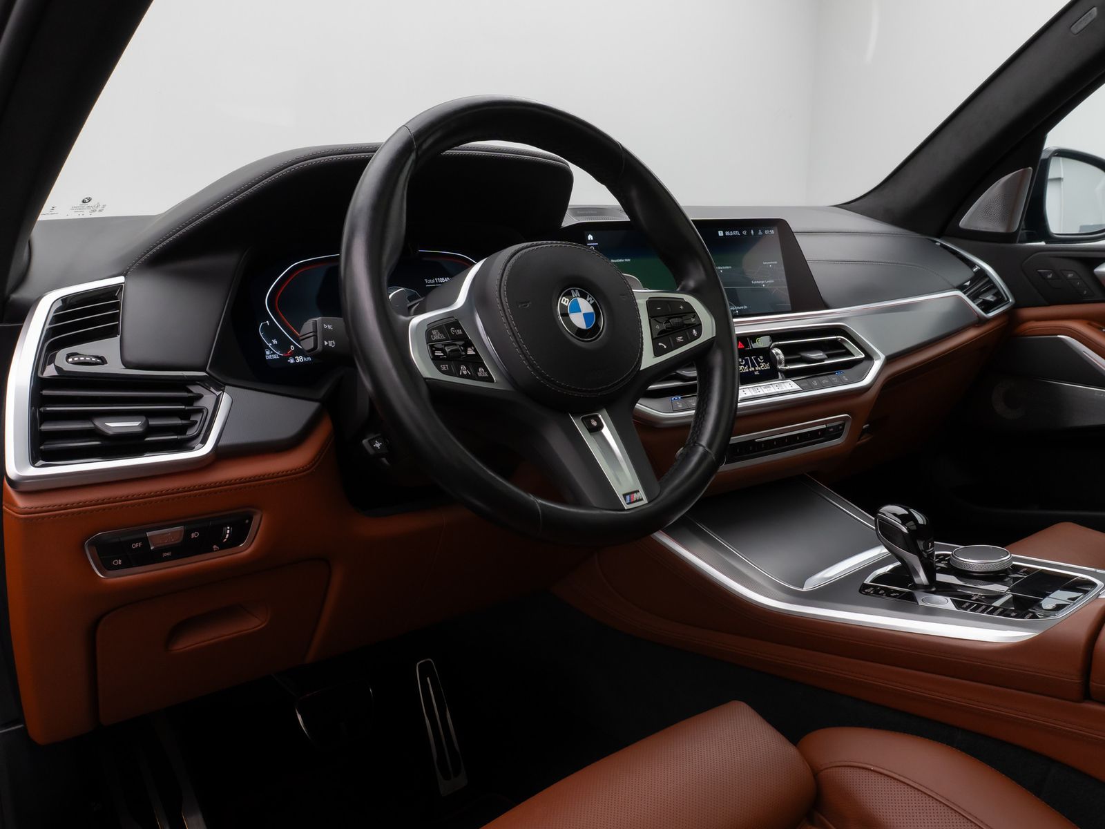 Fahrzeugabbildung BMW X5 xD40d M Sport Panorama Laser 360°B&W HUD 22"