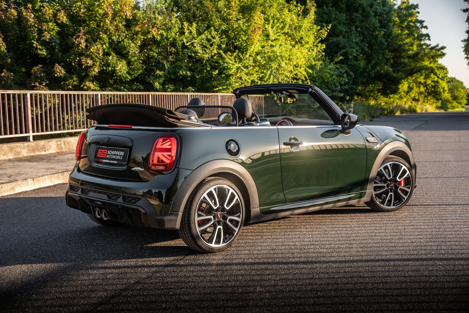 Fahrzeugabbildung MINI John Cooper Works Cabrio FACELIFT/AERO-PACK/LED