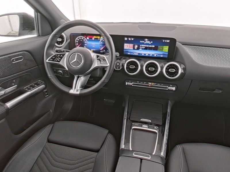 Fahrzeugabbildung Mercedes-Benz GLA 180 PROGRESSIVE*KAMERA*APPLE-CARPLAY*LED