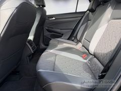VW Golf VIII Bluetooth Navi LED Klima Einparkhilfe
