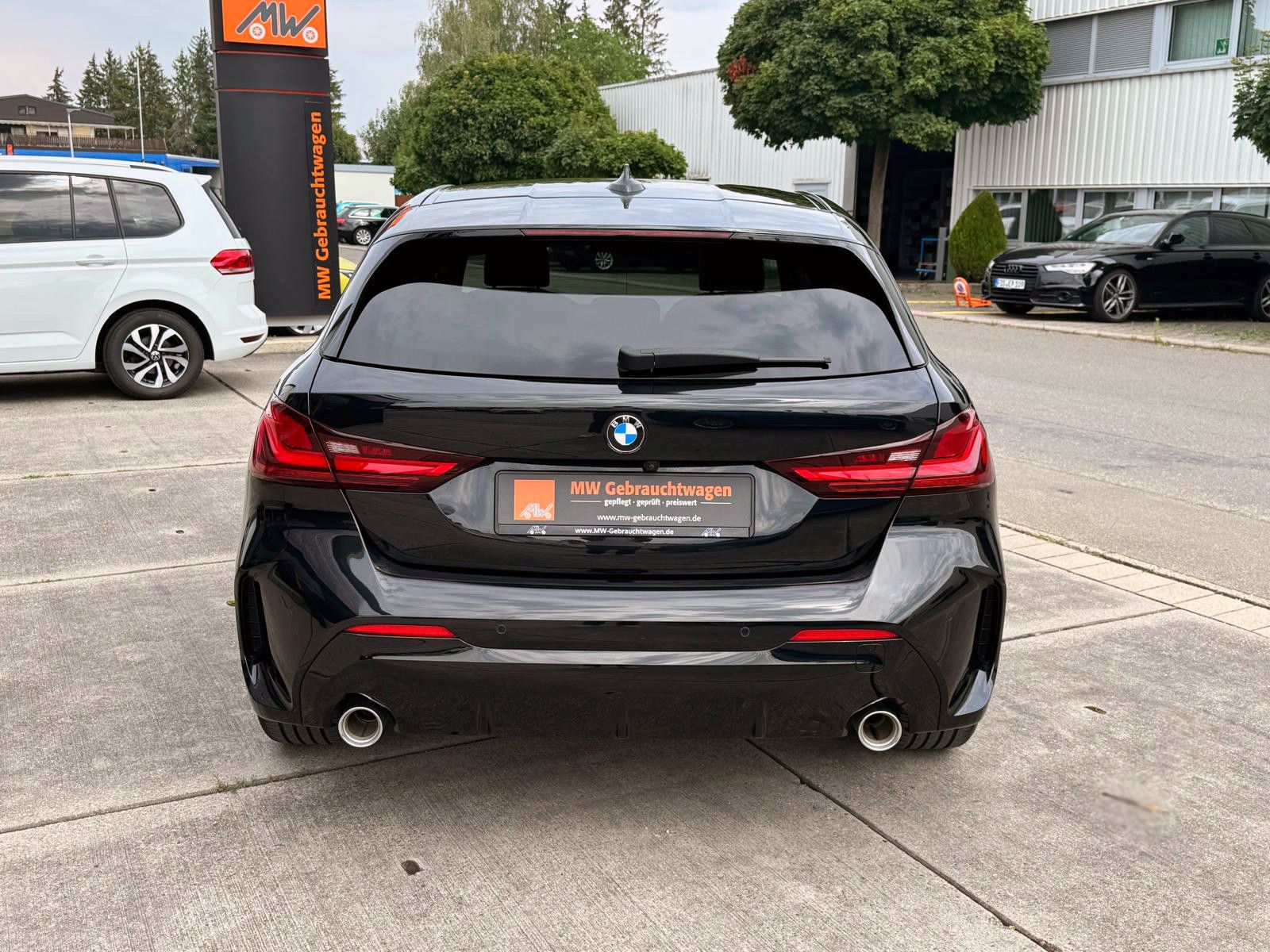 Fahrzeugabbildung BMW 120i M-Sport Steptr. ACC KAM SHZ NAV LED CarPlay
