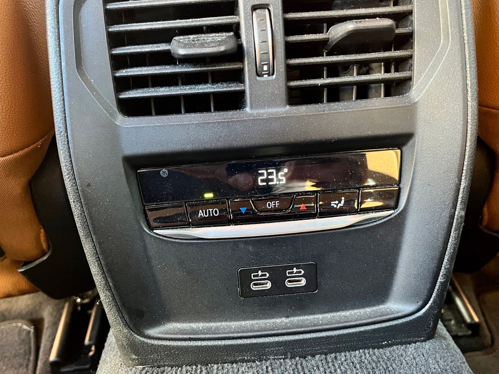 Fahrzeugabbildung BMW 320d Sport-Aut. M SPORTPAKET Navi Leder AHK LED