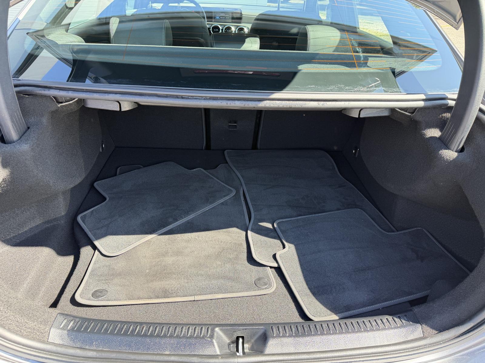 Mercedes-Benz A 250 e 8G-DCT Progressive | Pano | LED | DAB
