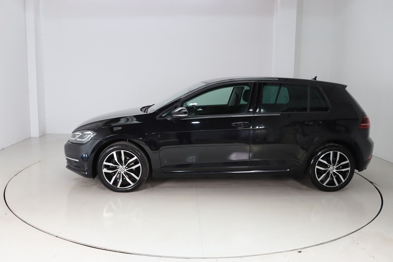 Fahrzeugabbildung Volkswagen Golf VII Sound * Standheizung * LED *