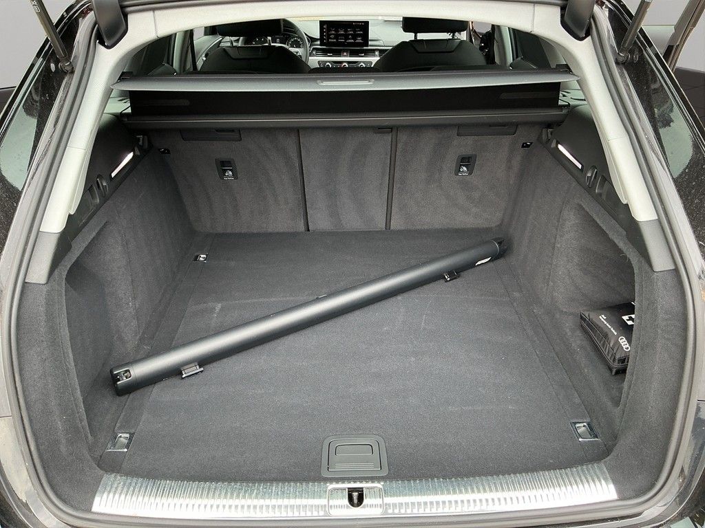 AUDI A4 2024