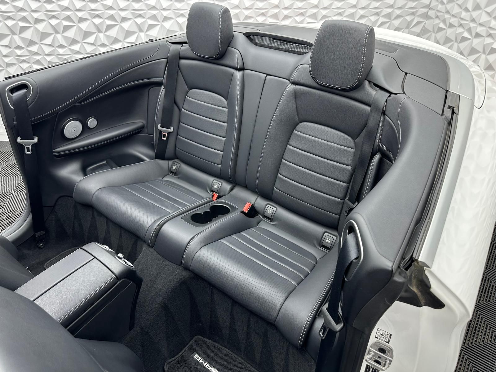 Fahrzeugabbildung Mercedes-Benz C 300 AMG DISTRO/AIRSCARF/BURMESTER/KEYLES/360°