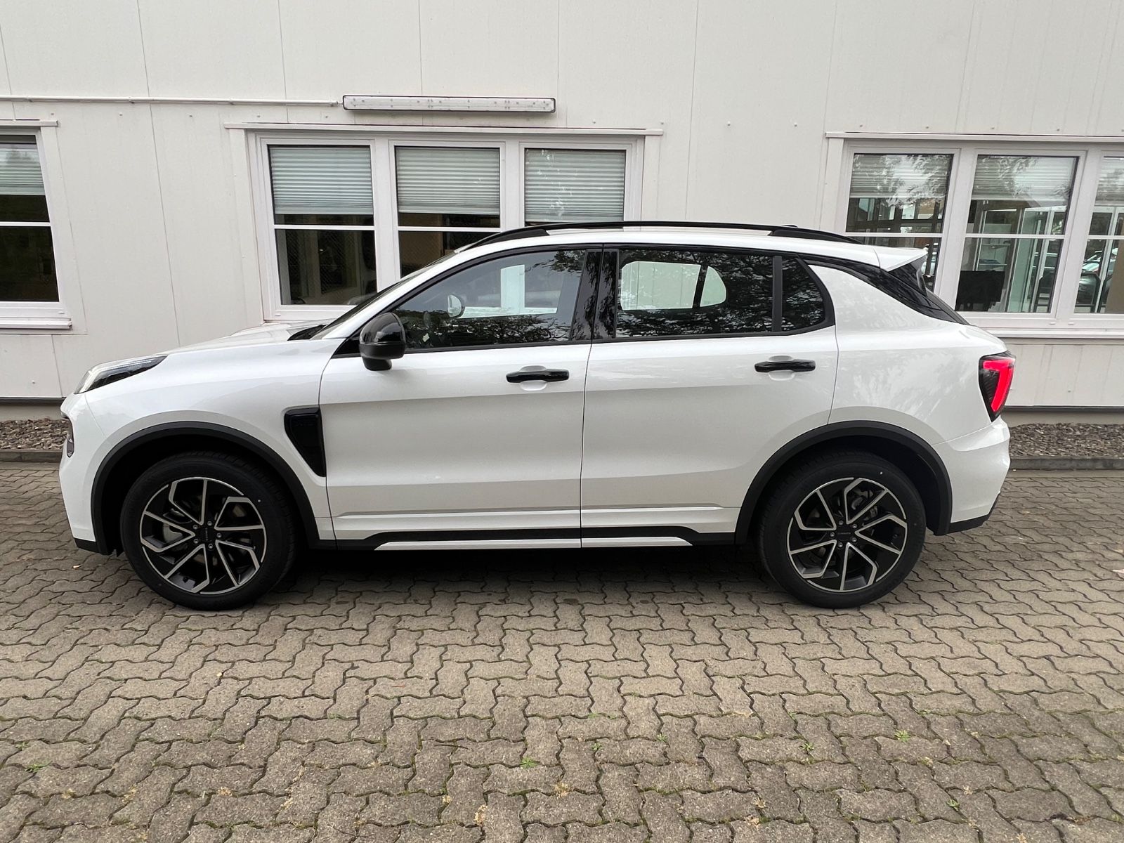 Lynk & Co 01