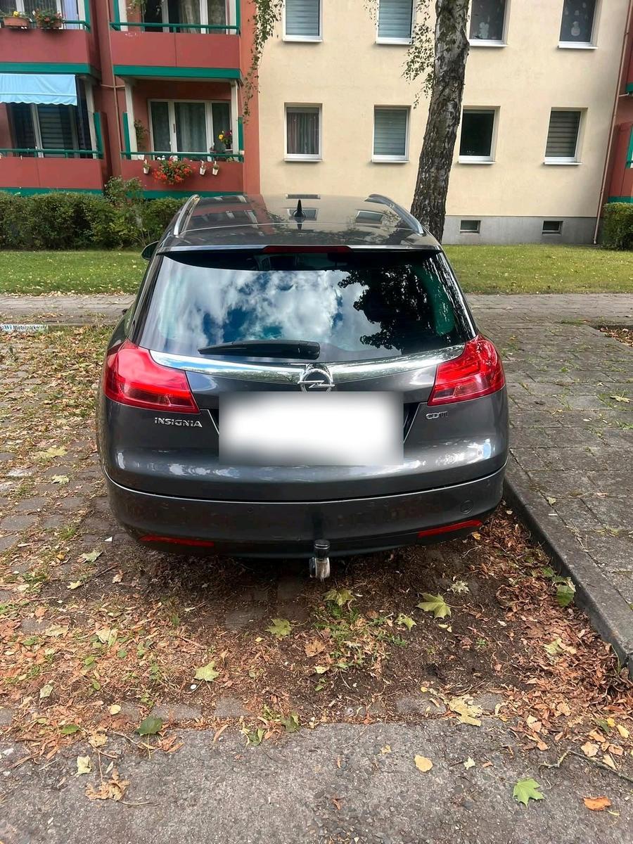 Opel Insignia 2012 — engine 160 HP (118kW)