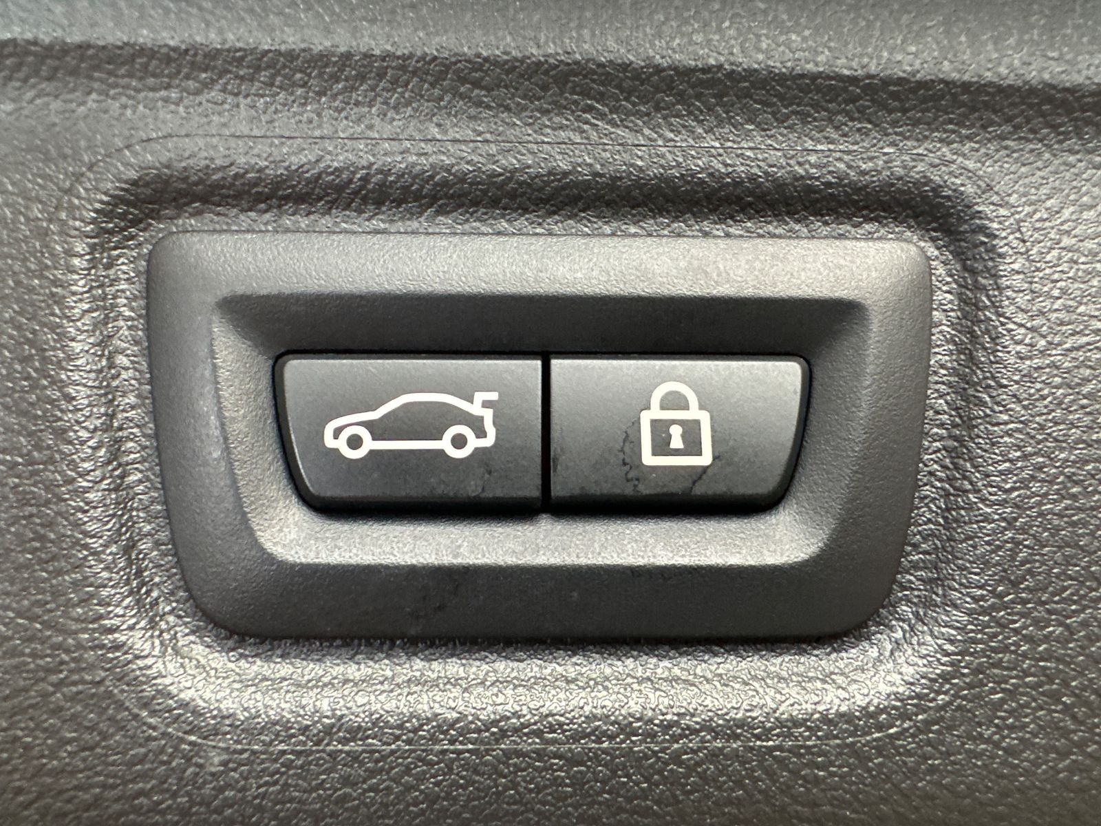 Fahrzeugabbildung BMW 320 d Touring M-Sport NAV+LED+KAMERA+H&K+18ZO+DA