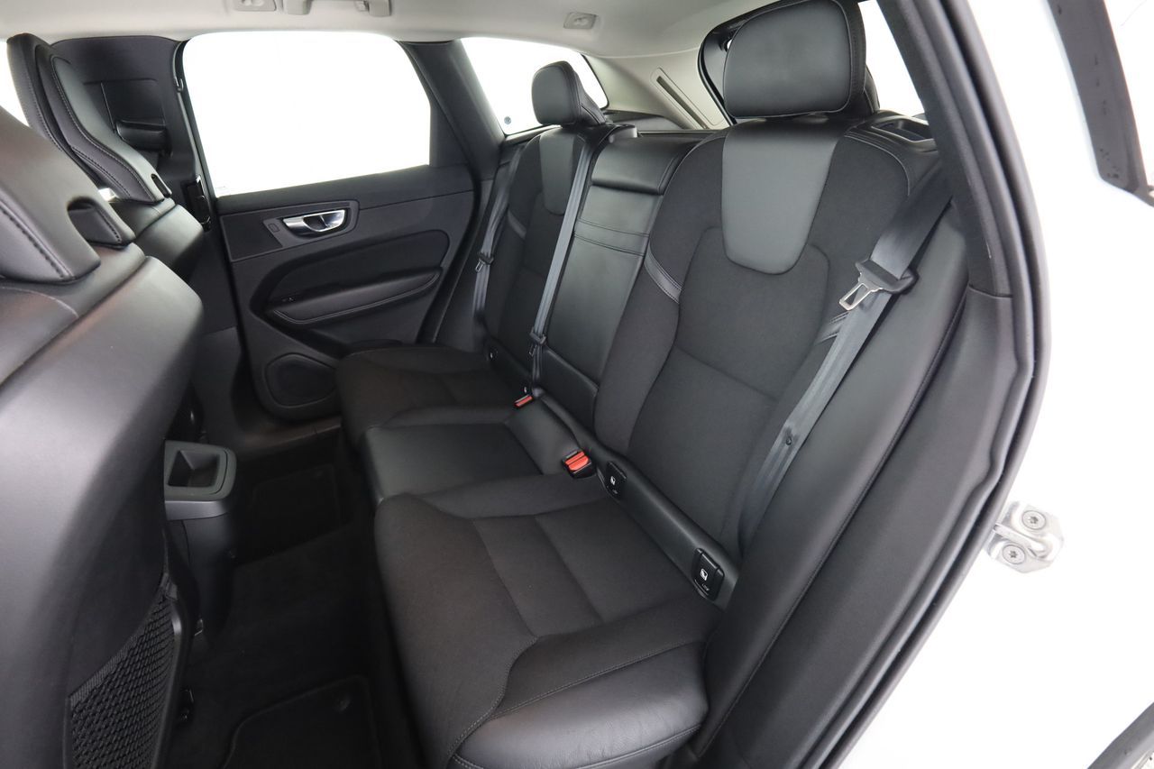 Volvo VOLVO XC60 (2017--->) XC60 B4 (d) automatico Mom imagem 3