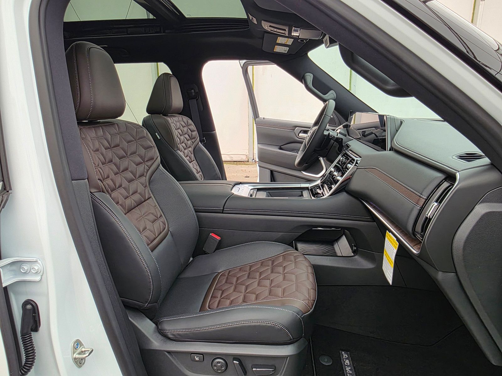 Fahrzeugabbildung Nissan Armada PLATINUM RESERVE T1: 85.000 EURO Stock!