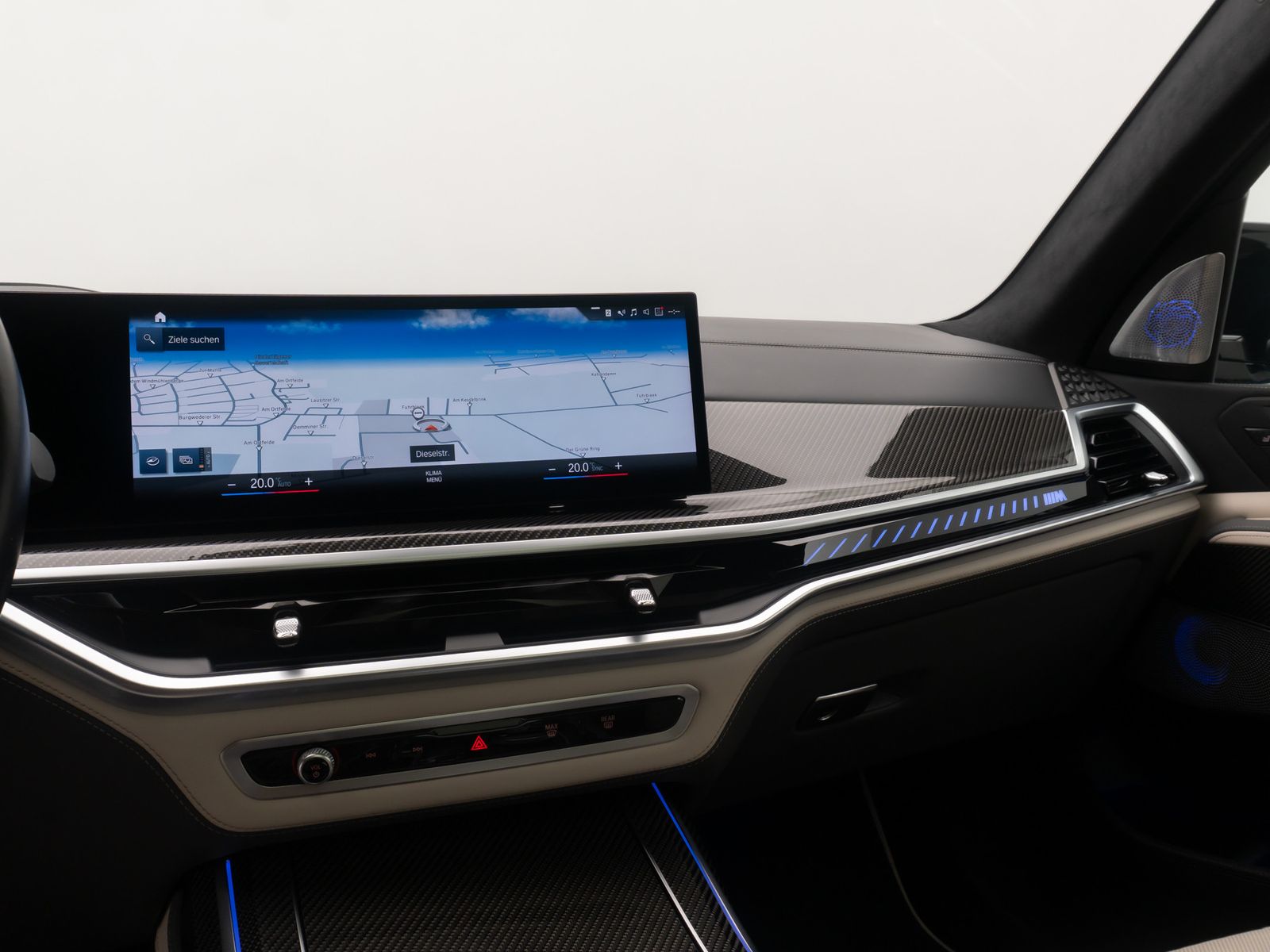 Fahrzeugabbildung BMW X7 M60i xD Individual HUD B&W SoftCL 23Zoll VOLL