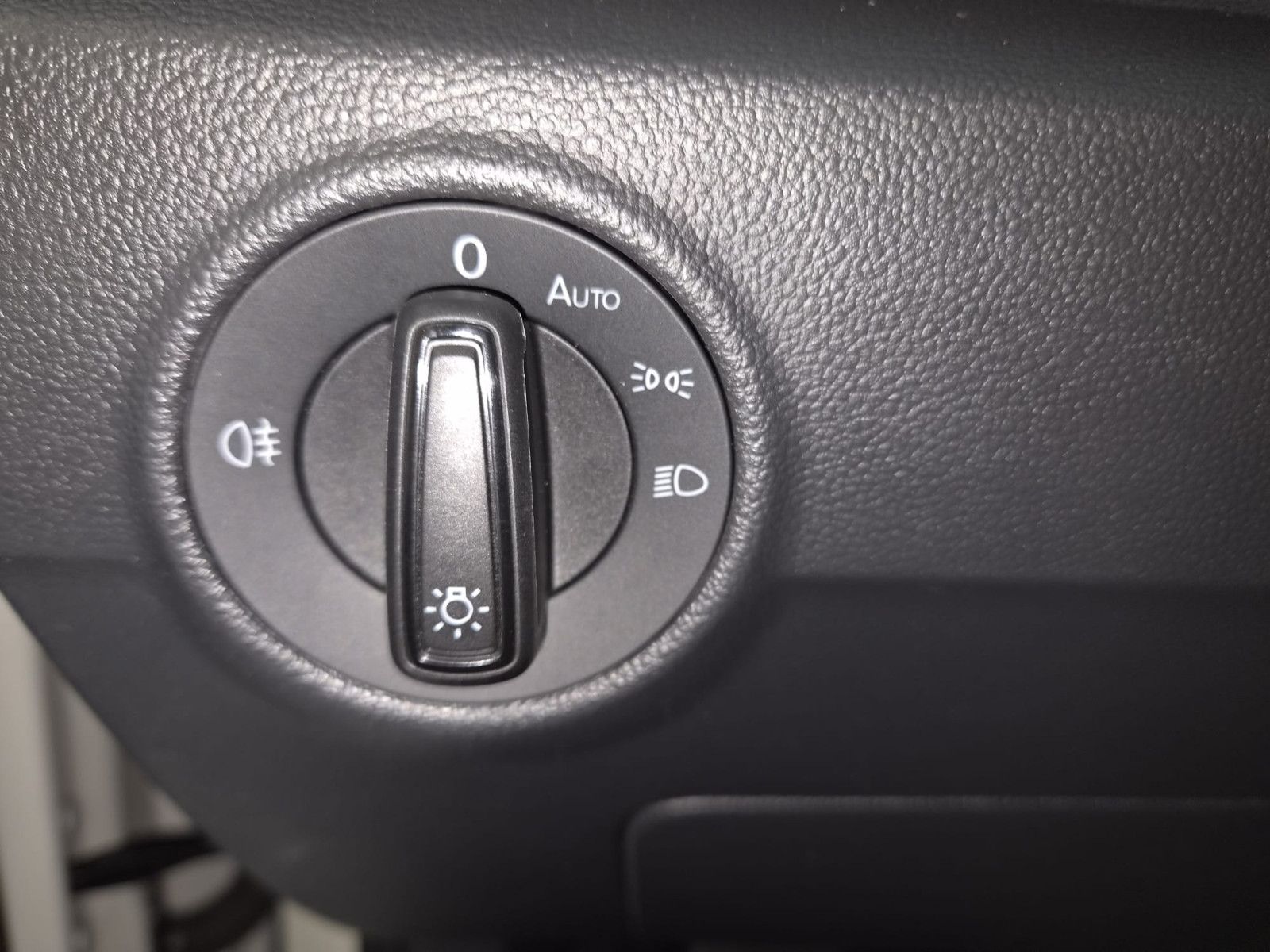 Fahrzeugabbildung Volkswagen T-Roc Life / NAVI / AHK / DIGITAL