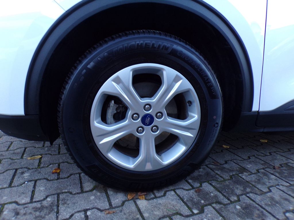 Ford Kuga — fotografia 3
