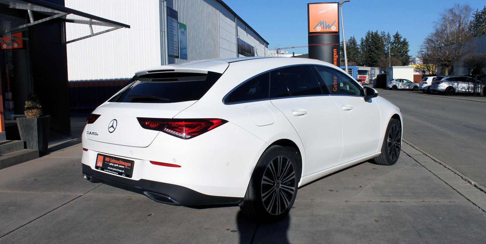 Fahrzeugabbildung Mercedes-Benz CLA 250e Shooting Brake  NAV LED PDC TEMP KAM BT