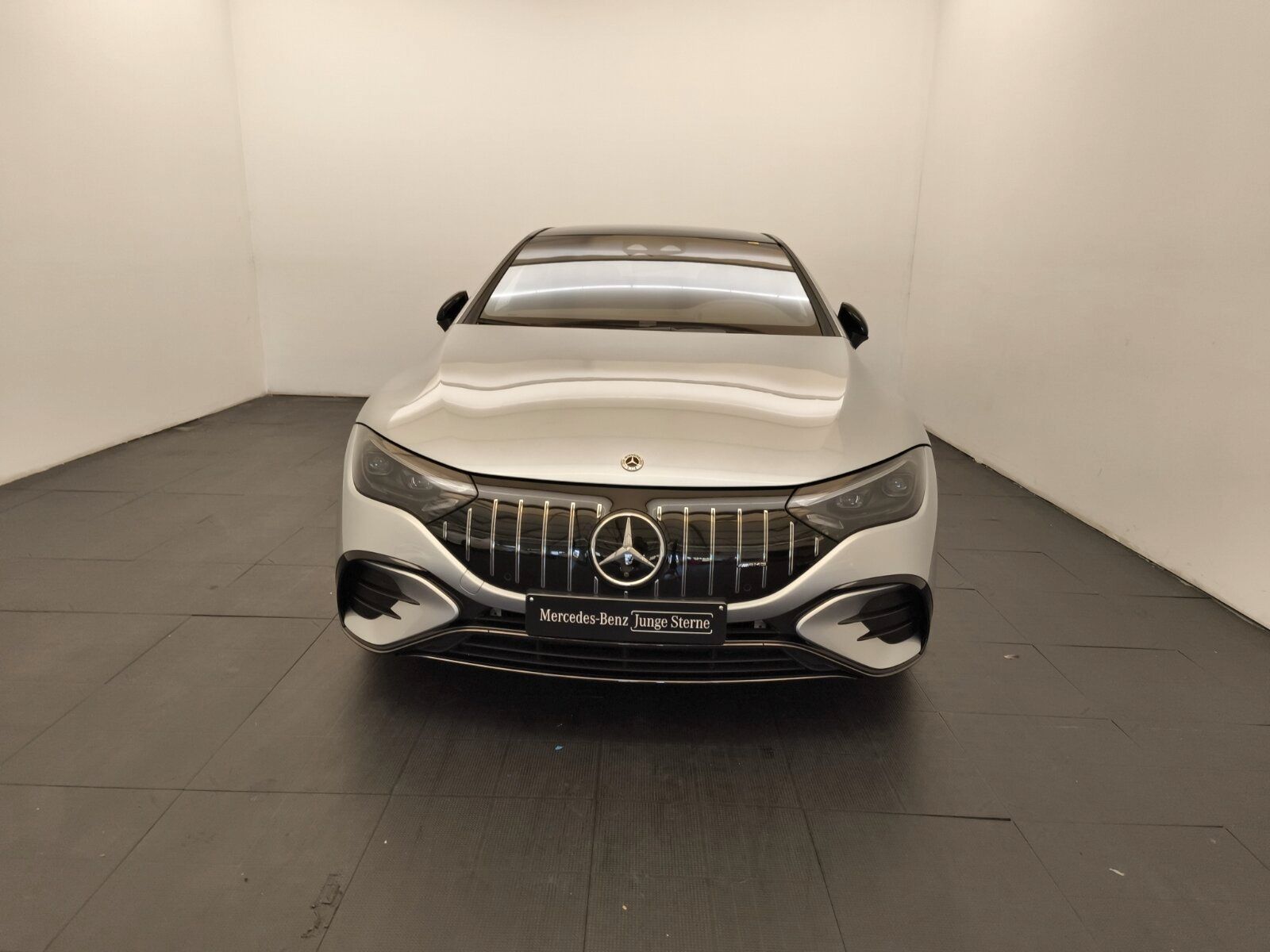 Mercedes-Benz EQE 53 4M Premium Plus Drivers Massage 21 Zoll foto 2