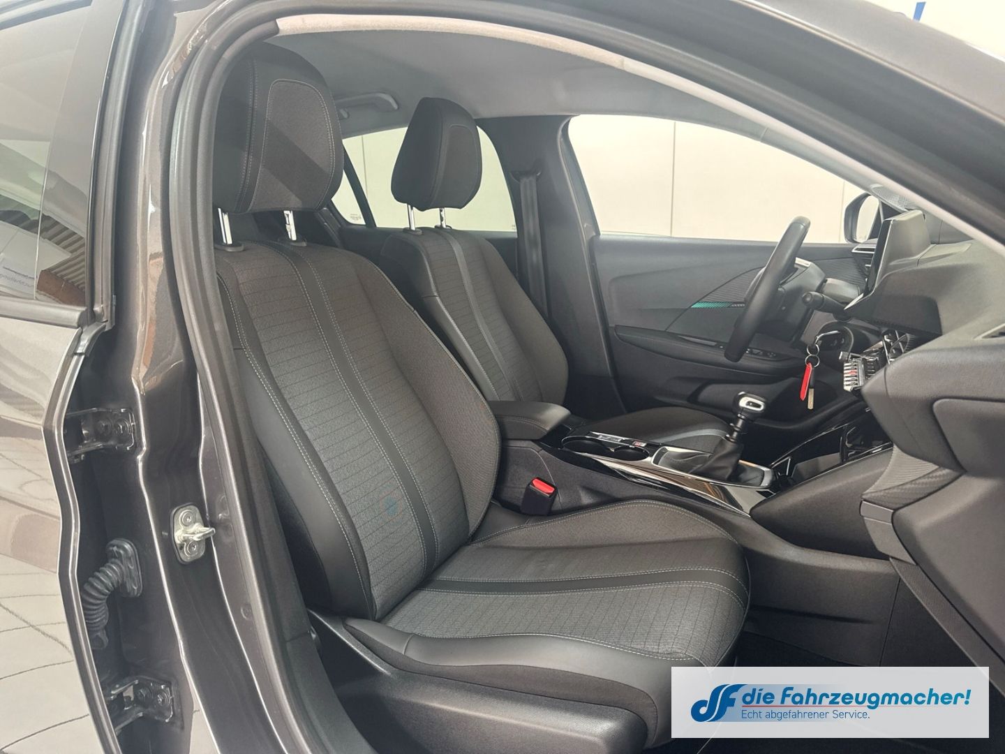 Fahrzeugabbildung Peugeot 208 Allure Navi Digitales Cockpit LED Apple CarP