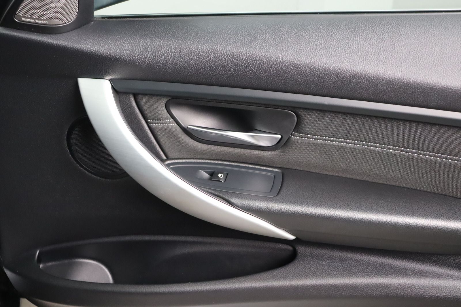 Fahrzeugabbildung BMW 330 d Touring  xDrive Sport Line