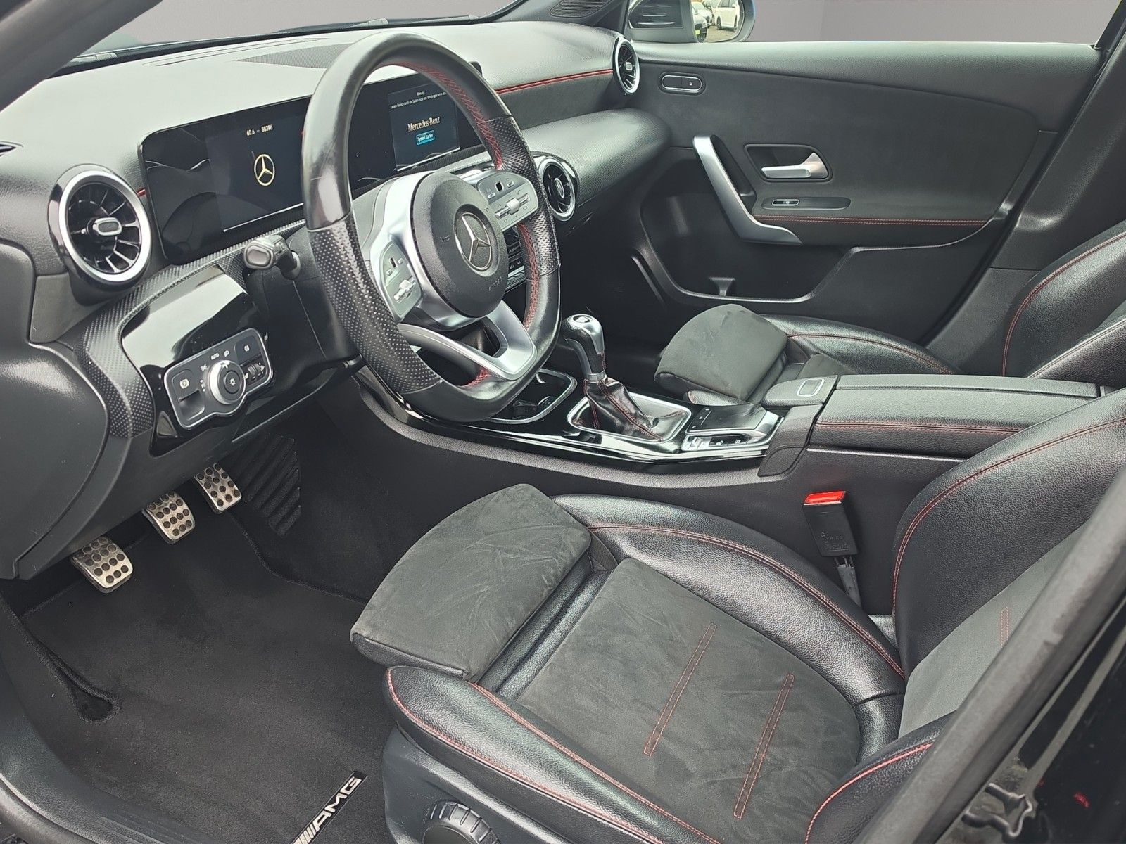 Fahrzeugabbildung Mercedes-Benz A 180 AMG*NIGHT*WIDESCREEN*MBUX*