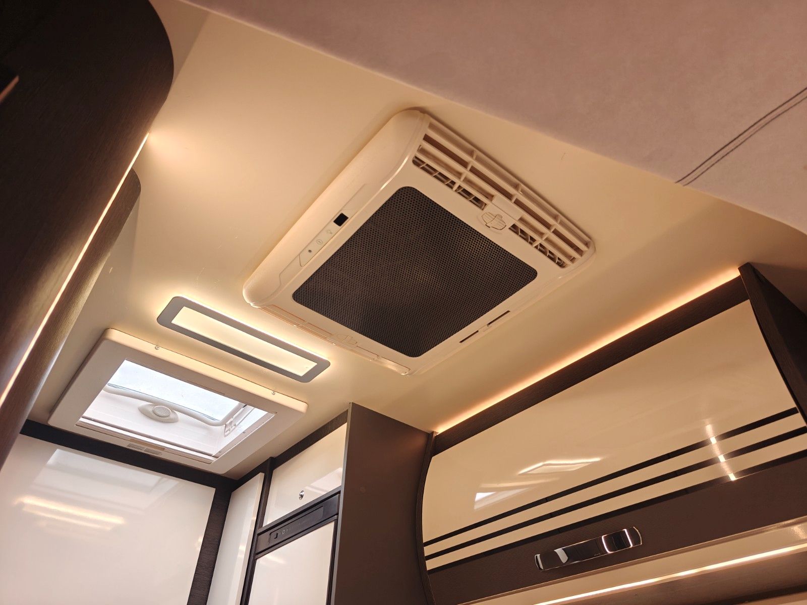 Fahrzeugabbildung Roller Team Kronos 230 TL - Dachklima, Lithium, Solar -