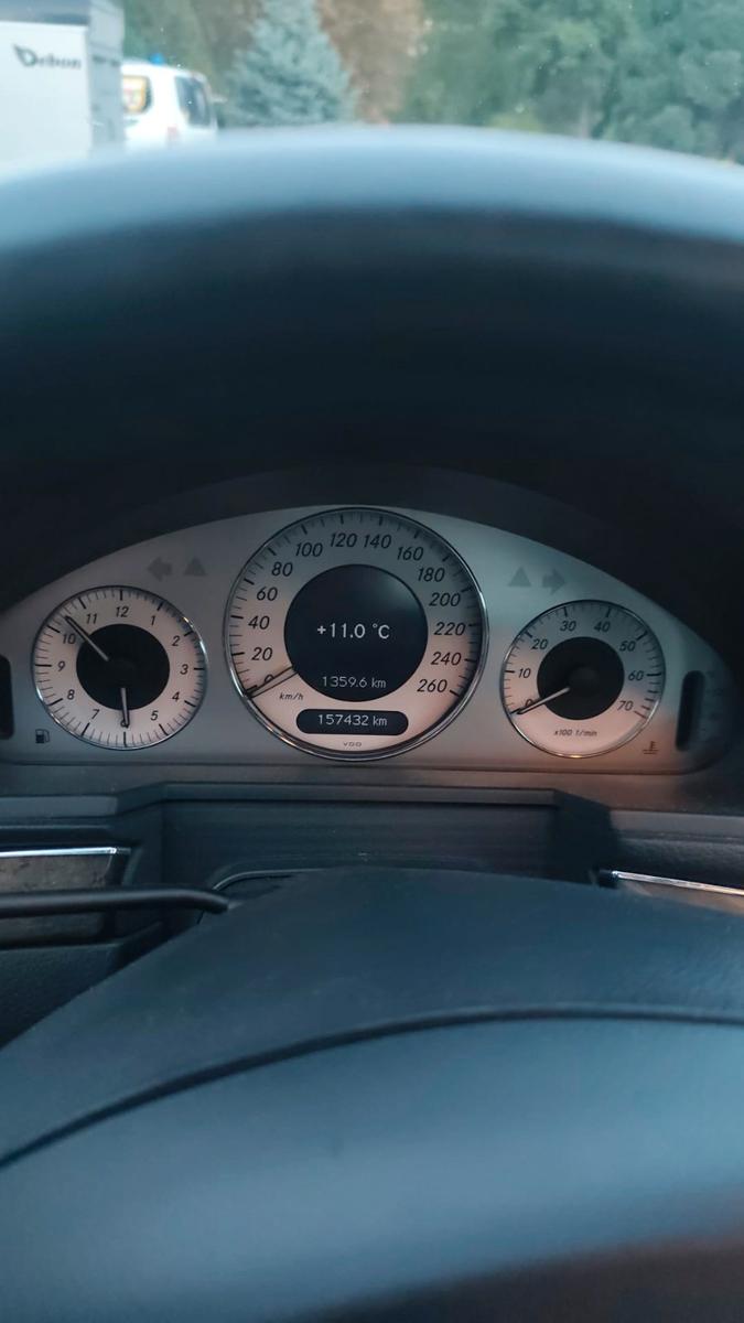 Mercedes-Benz E280 2005 — photo 10