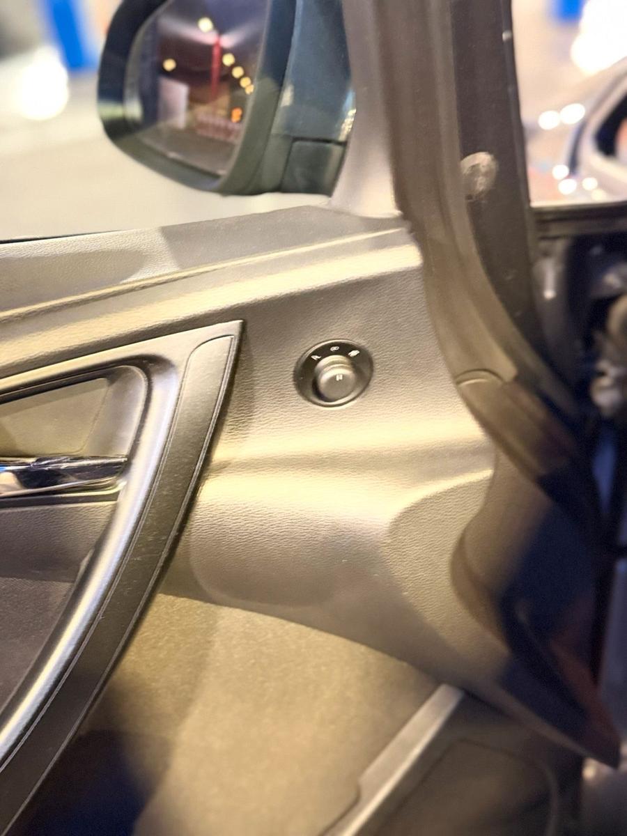 Opel Astra 2011 — photo 11