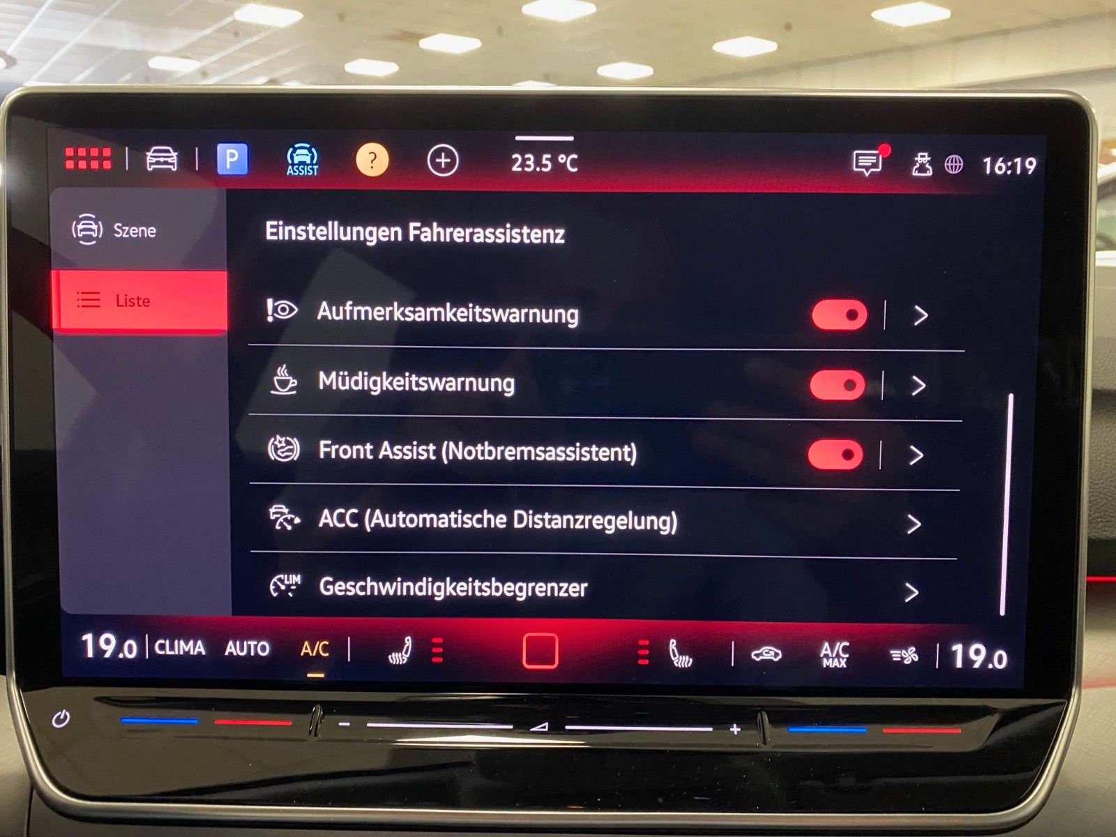 Fahrzeugabbildung Volkswagen Golf 8 Variant 2.0 TDI Life Variant+ACC+PDC v+h+