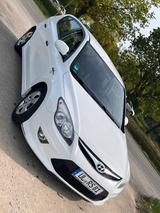 Hyundai I30 1.6 Blue Drive - Hyundai i30 aus 2011 mit Benzin-Antrieb: Kombi