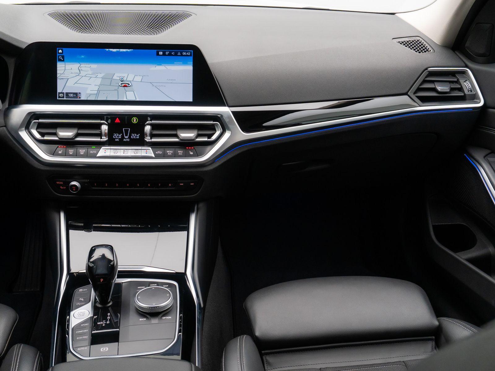 Fahrzeugabbildung BMW 320i Sport Line HUD DAB Lordos Alarm HiFi Komfor