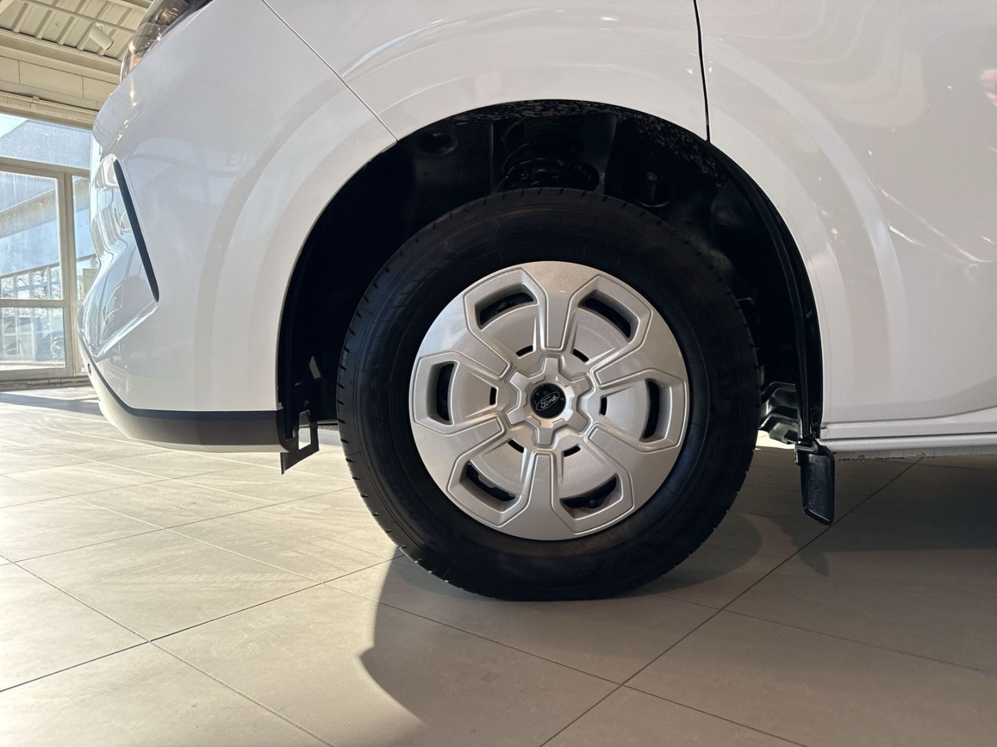 Fahrzeugabbildung Ford Transit Custom Kasten 300 L2 Trend mit WÜRTH UMB