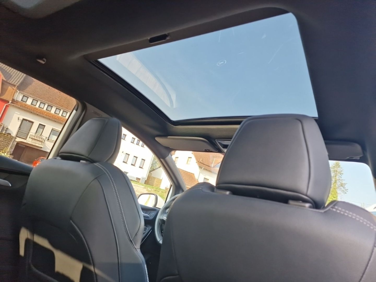 Fahrzeugabbildung Ford Fiesta ST Lederpaket,PanoDach, Panorama Navi Sou