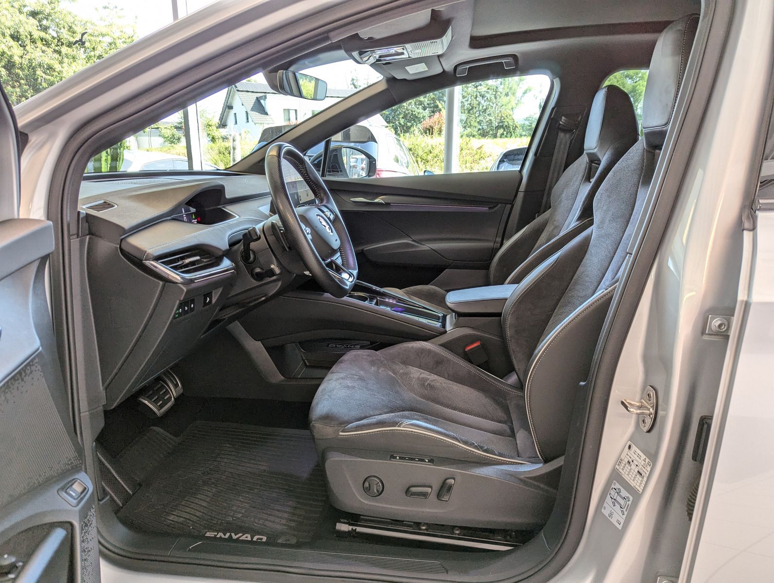 SKODA Enyaq 80 Sportline ACC Pano DCC Memory 360° HOD - Image 12