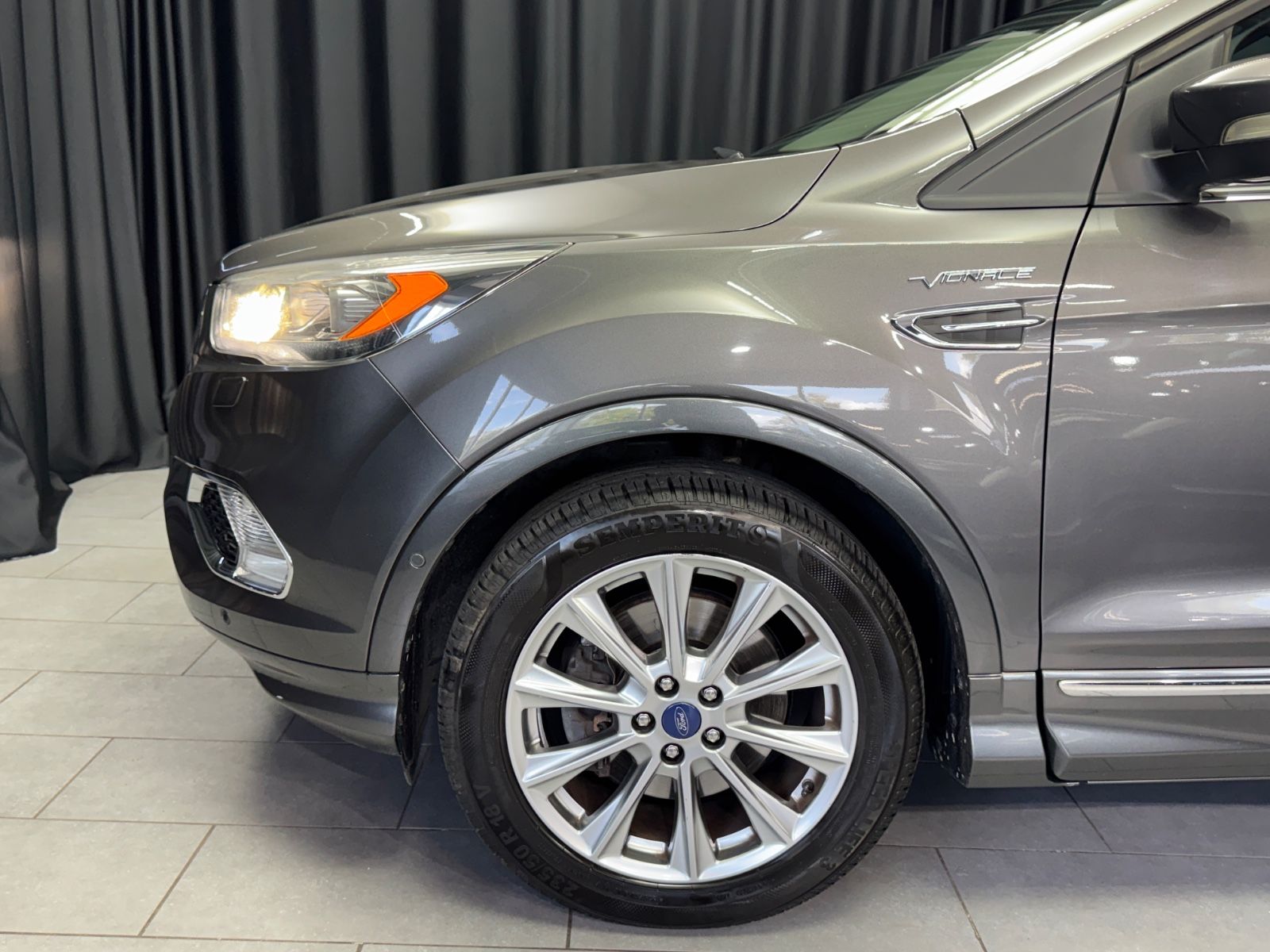 Fahrzeugabbildung Ford Kuga Vignale|SONY|AHK|NAVI|LEDER