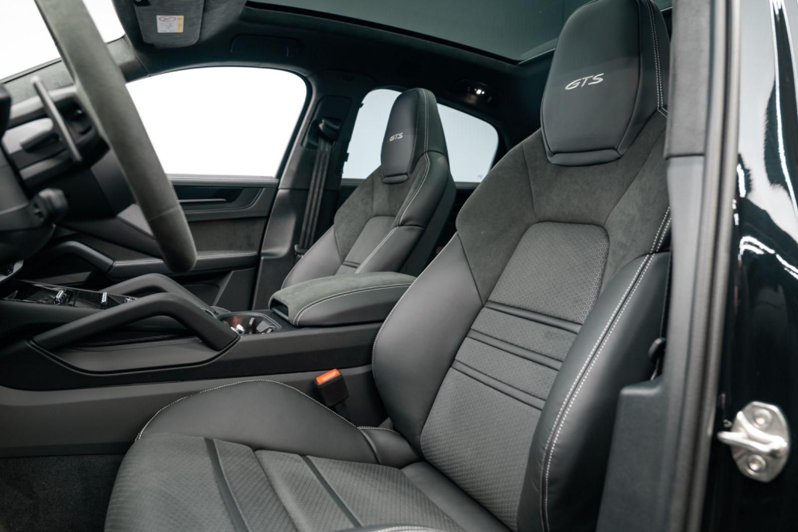 Fahrzeugabbildung Porsche Cayenne Coupé GTS REAR AXLE/HUD/360/PASS DISPL