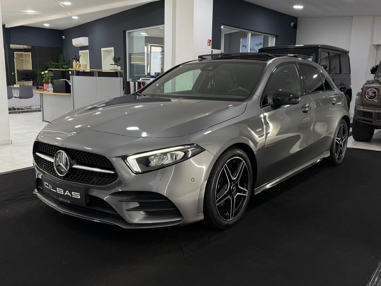 Mercedes-Benz A 180 7G AMG-LINE Edition 2021 PANO WIDE KAM LED foto 2