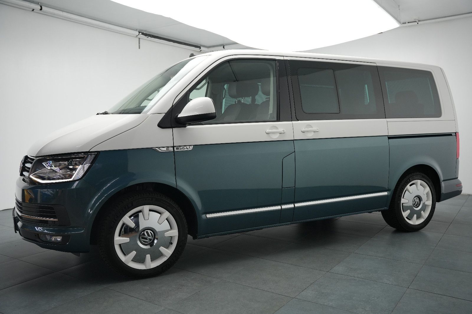 Fahrzeugabbildung Volkswagen T6 Multivan Generation S *7-Sitz*DynAudio*Kamera