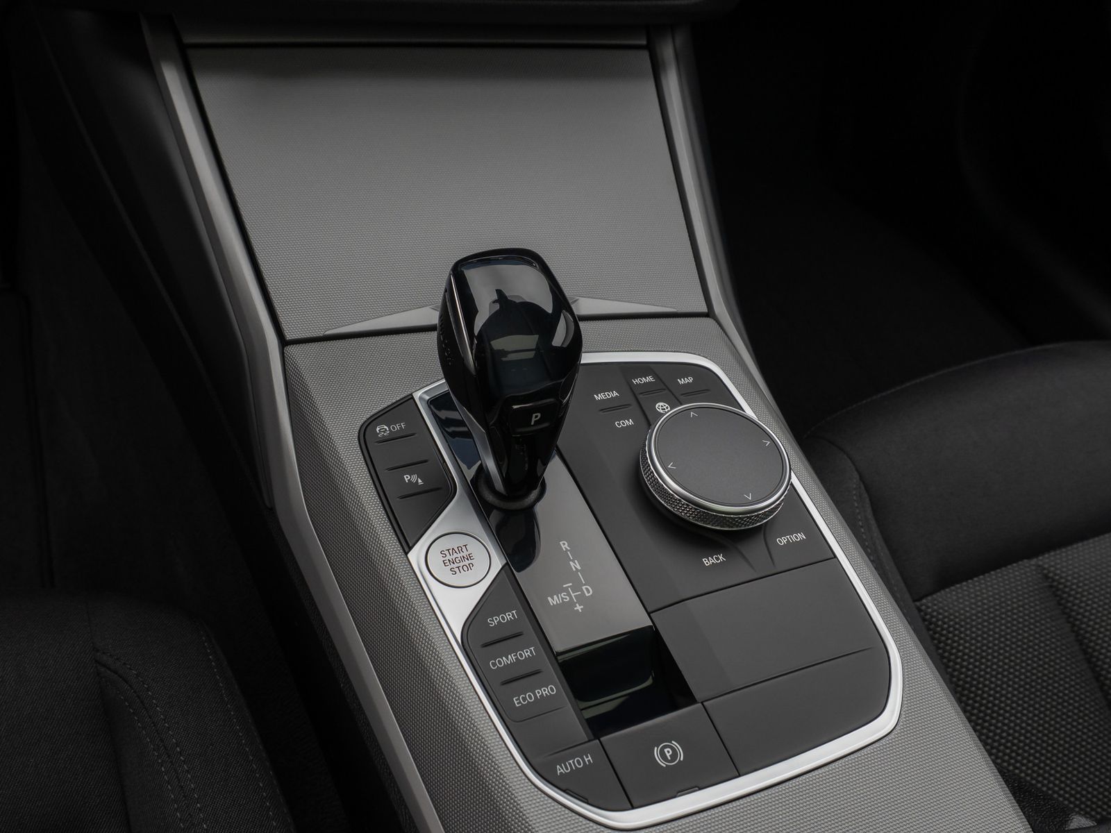 Fahrzeugabbildung BMW 320d xD Panorama DAB PDC Geschwindigkeitsreg LED