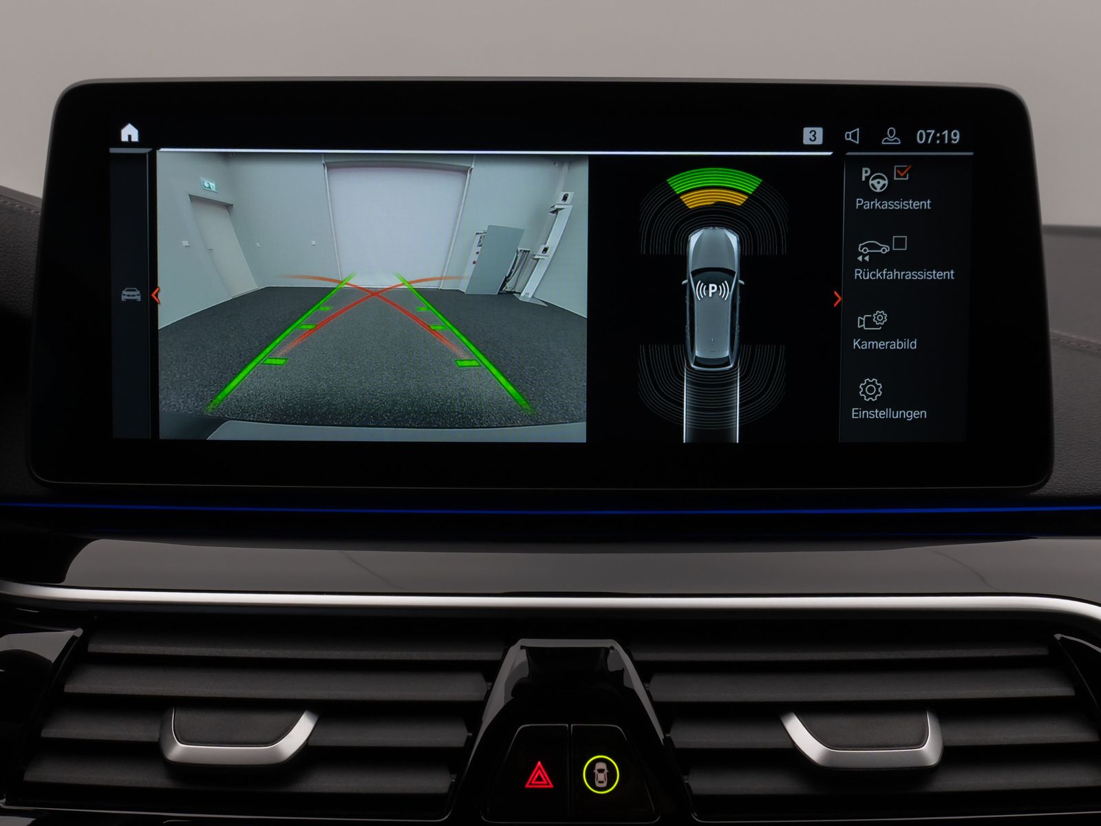 Fahrzeugabbildung BMW 530d xD  Luxury Line Kamera DAB H/K Lenkrhzg AHK