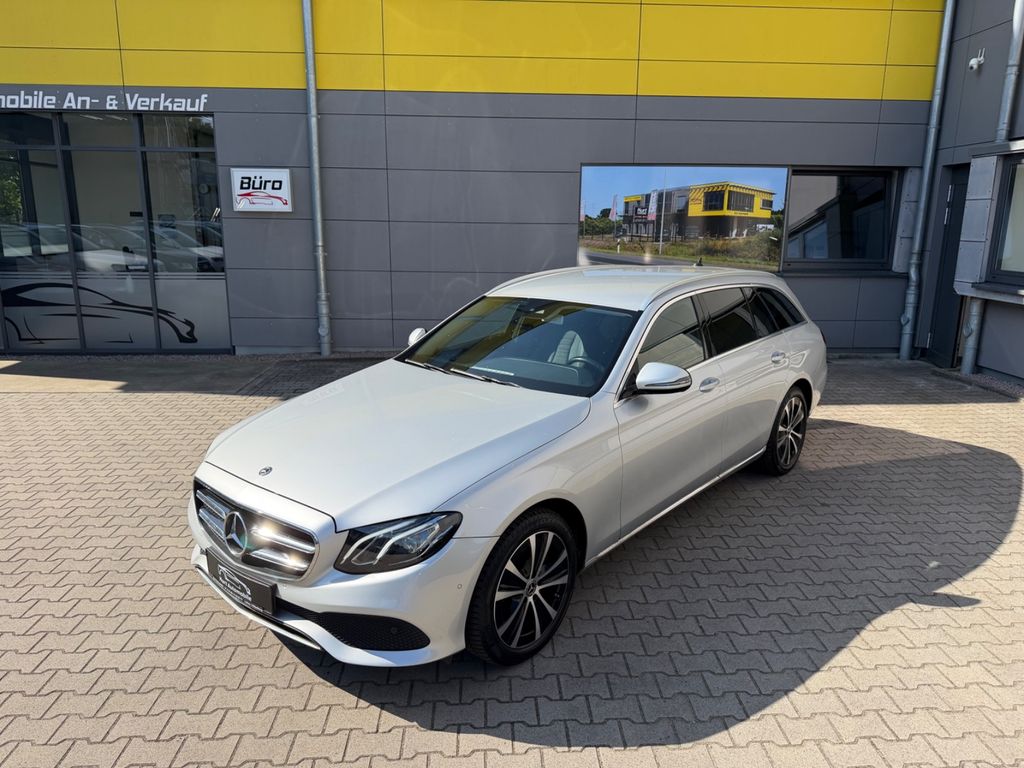 Image of Mercedes-Benz E 220