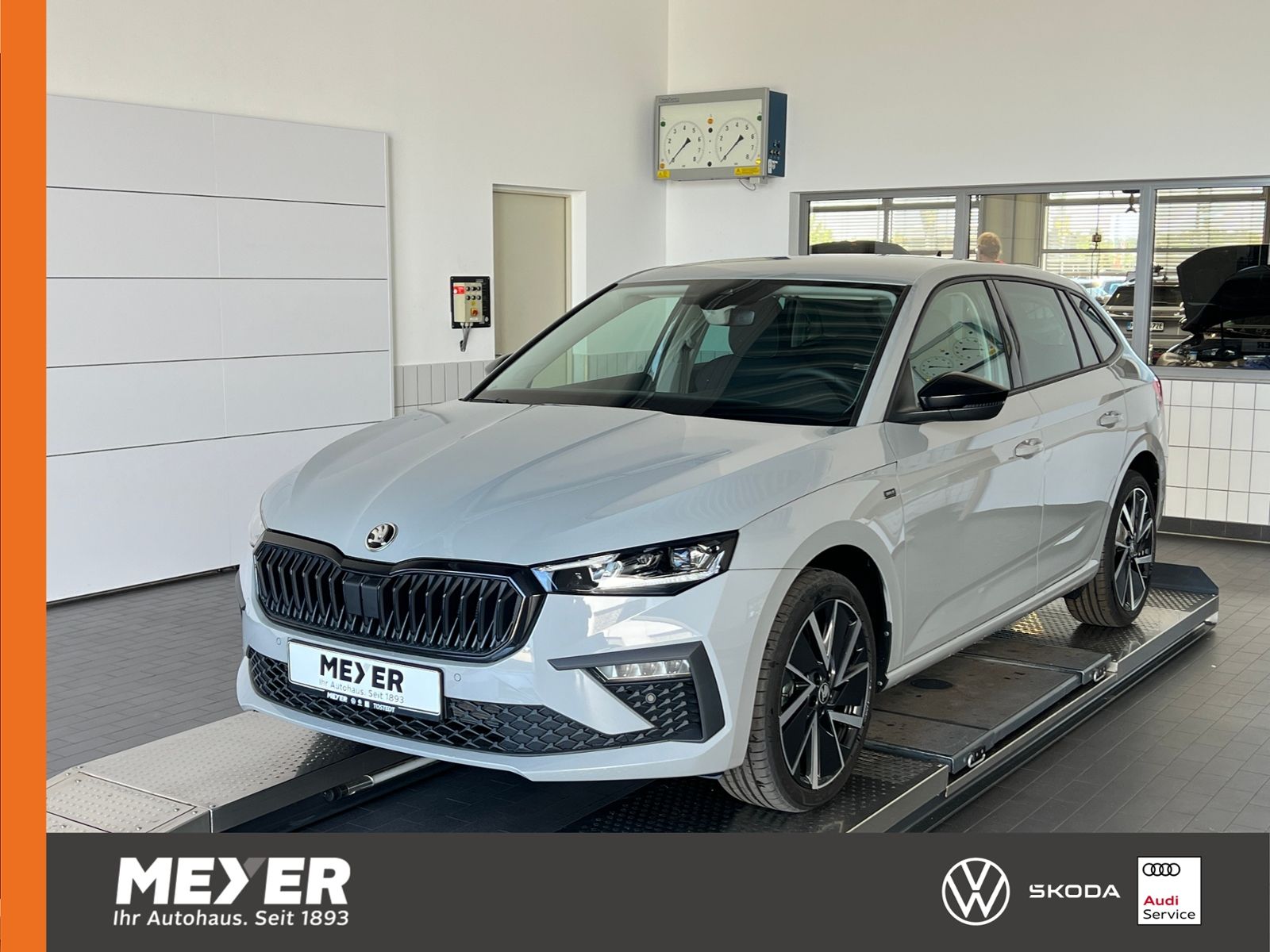 Fahrzeugabbildung SKODA Scala Drive 1.0 TSI *Black Paket, Vorb. AHK, LED