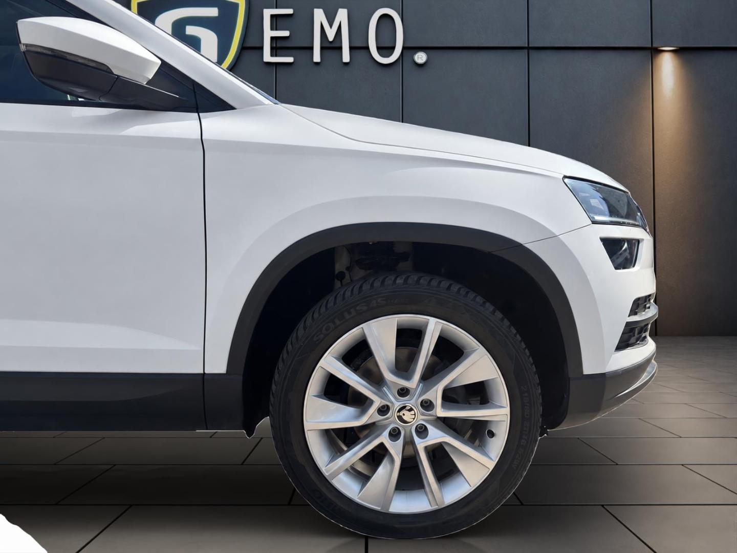 Skoda Karoq Style AHK PANO DAB NAVIGATION RKF SHZ PDC