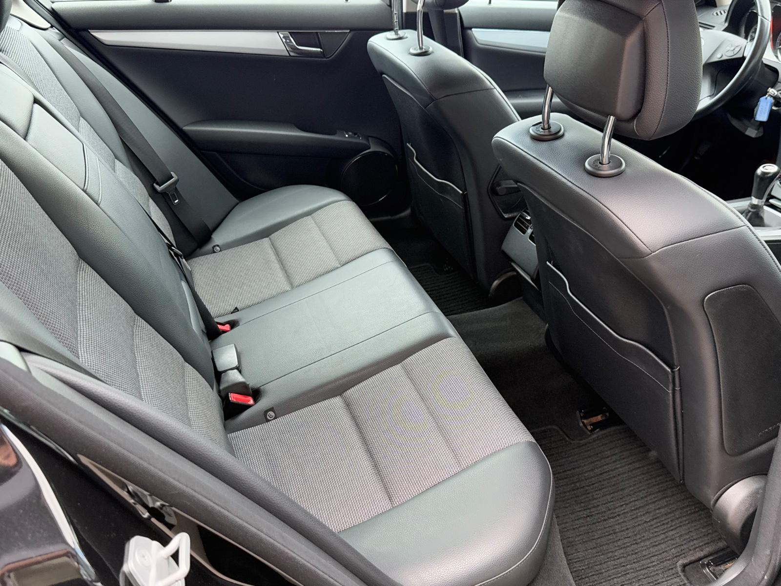 Mercedes-Benz C220 2010 — photo 11