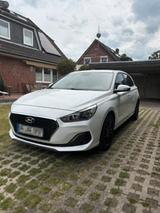 Hyundai i30 1.4 Select Select - Hyundai i30 Gebrauchtwagen in Hamburg