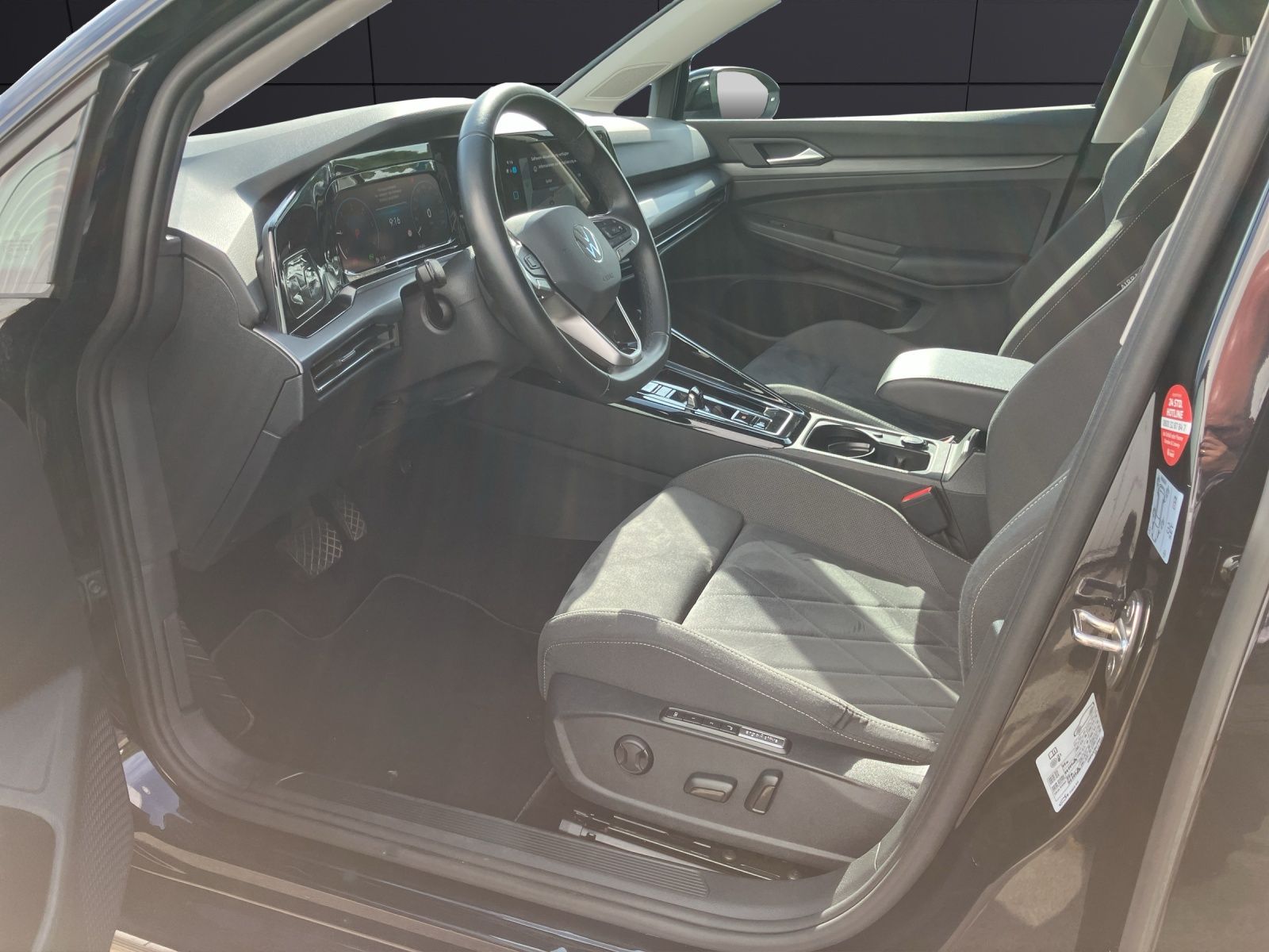 Fahrzeugabbildung Volkswagen Golf VIII Variant TDI Style DSG LEDplus Navi AID