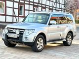 Mitsubishi Pajero 3.2 DI-D Intense Automatik XENON 4X4 Allr - Mitsubishi Pajero Intense mit Diesel-Antrieb