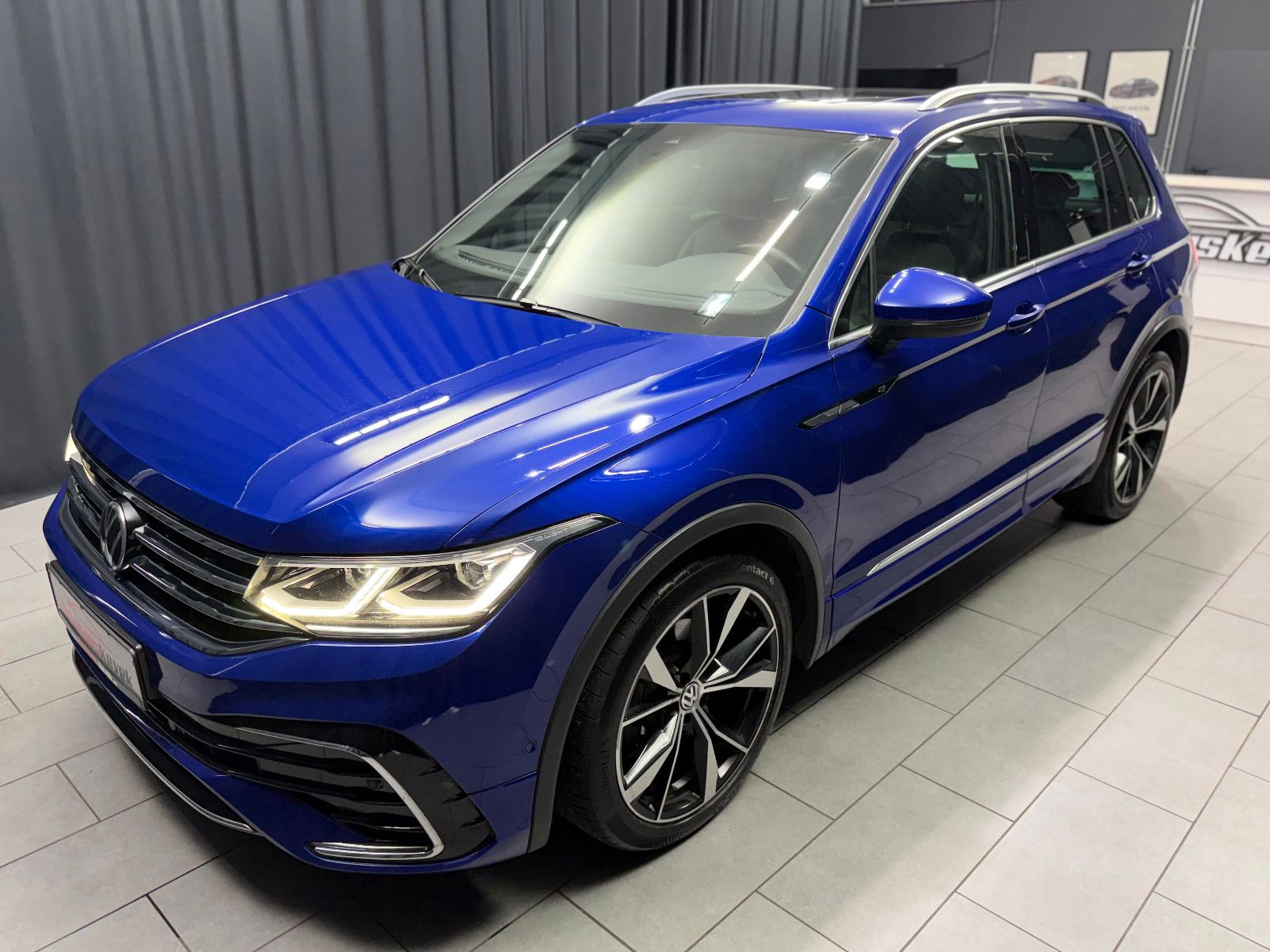 Fahrzeugabbildung Volkswagen Volkswagen Tiguan R-Line 4Motion|MATRIX|PANO|AHK
